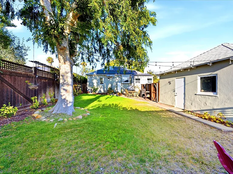 4526 Euclid Ave — Photo 24