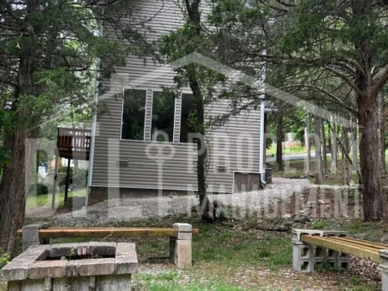 513 Lakewood Rd — Photo 2