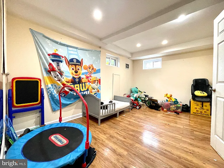 10315 Beaumont St — Photo 16