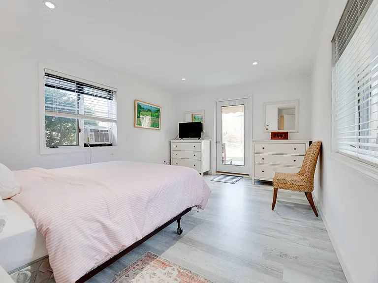 55 Laurel Trl — Photo 17