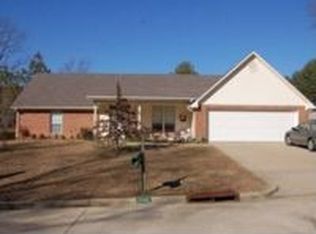 2080 Eastlake Dr, Tupelo, MS 38804