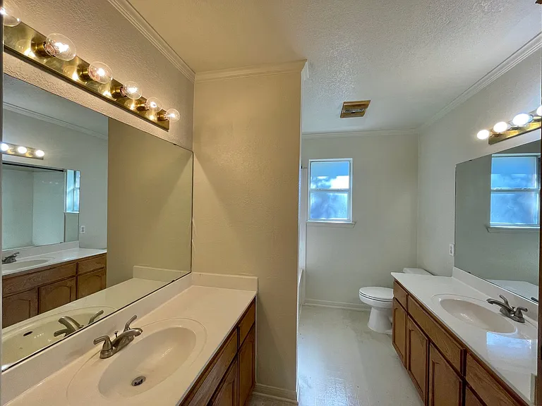 2404 Southport Dr — Photo 29
