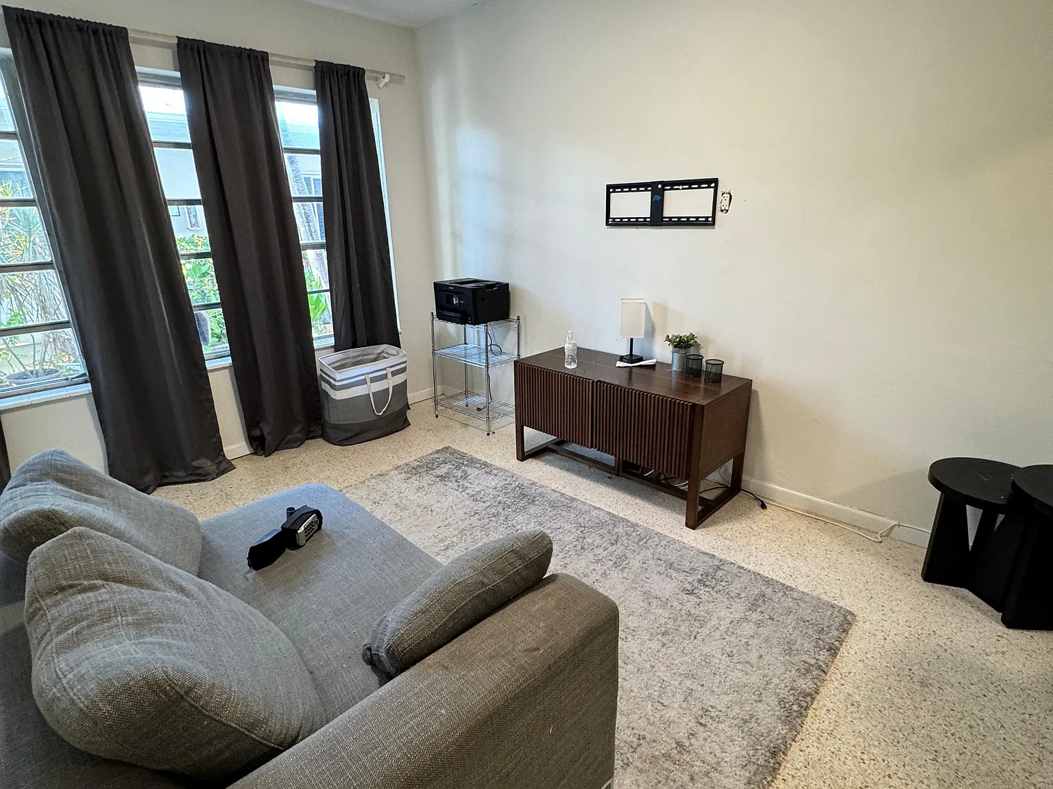 2 bed, 750 sqft, $1,900 — Photo 2