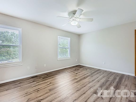 3rd image of 19 Clearlake Ct