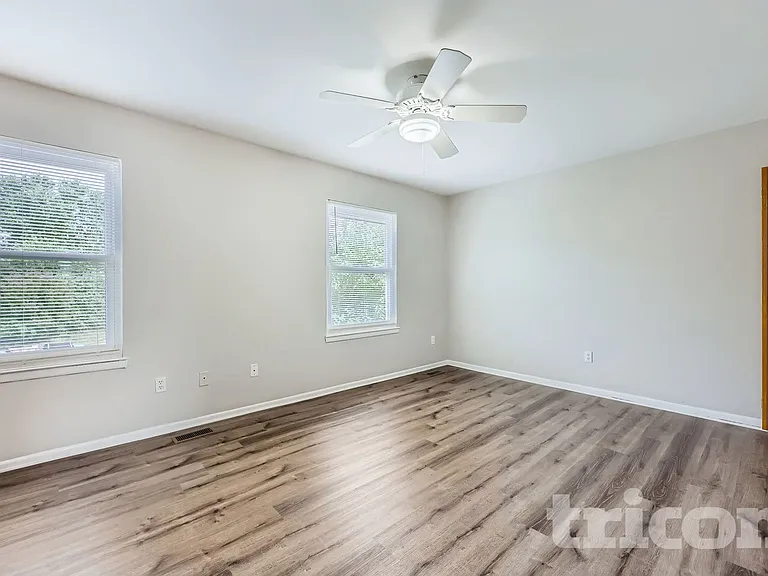 19 Clearlake Ct — Photo 3