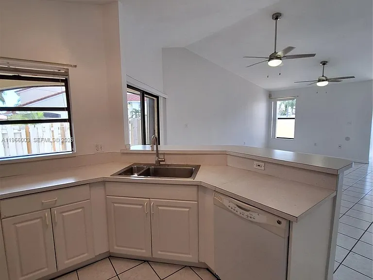 3214 San Remo Cir — Photo 6
