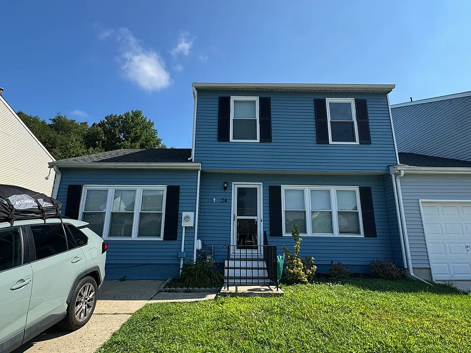 24 Blue Jay Dr