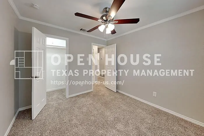 2111 Holly Hill Ln — Photo 12