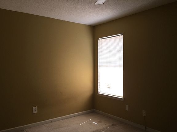 5th image of 220 Indian Oaks Dr