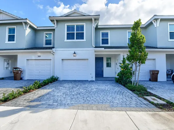 542 Sanderling Cir, Deerfield Beach, FL 33442