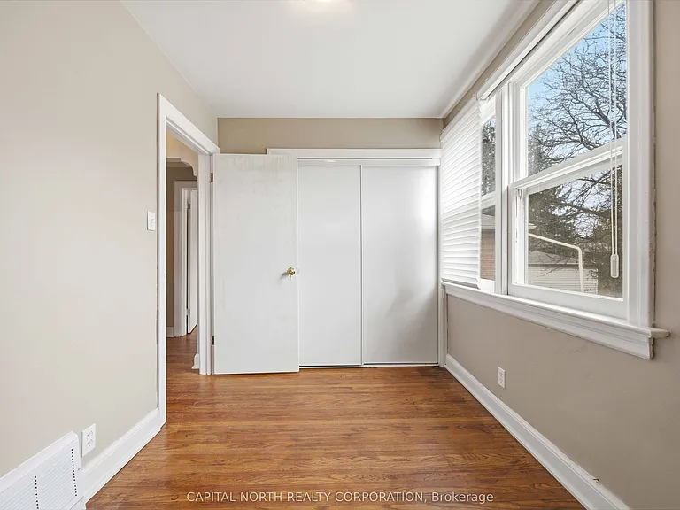 129 Brenda Cres — Photo 12