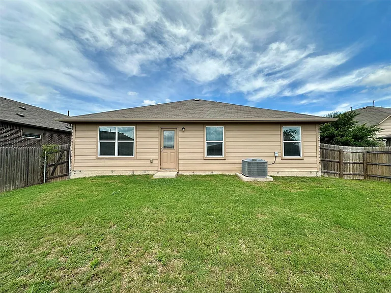 10708 Seguin St — Photo 18