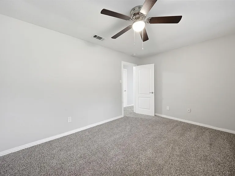16310 Emberwood Dr — Photo 27
