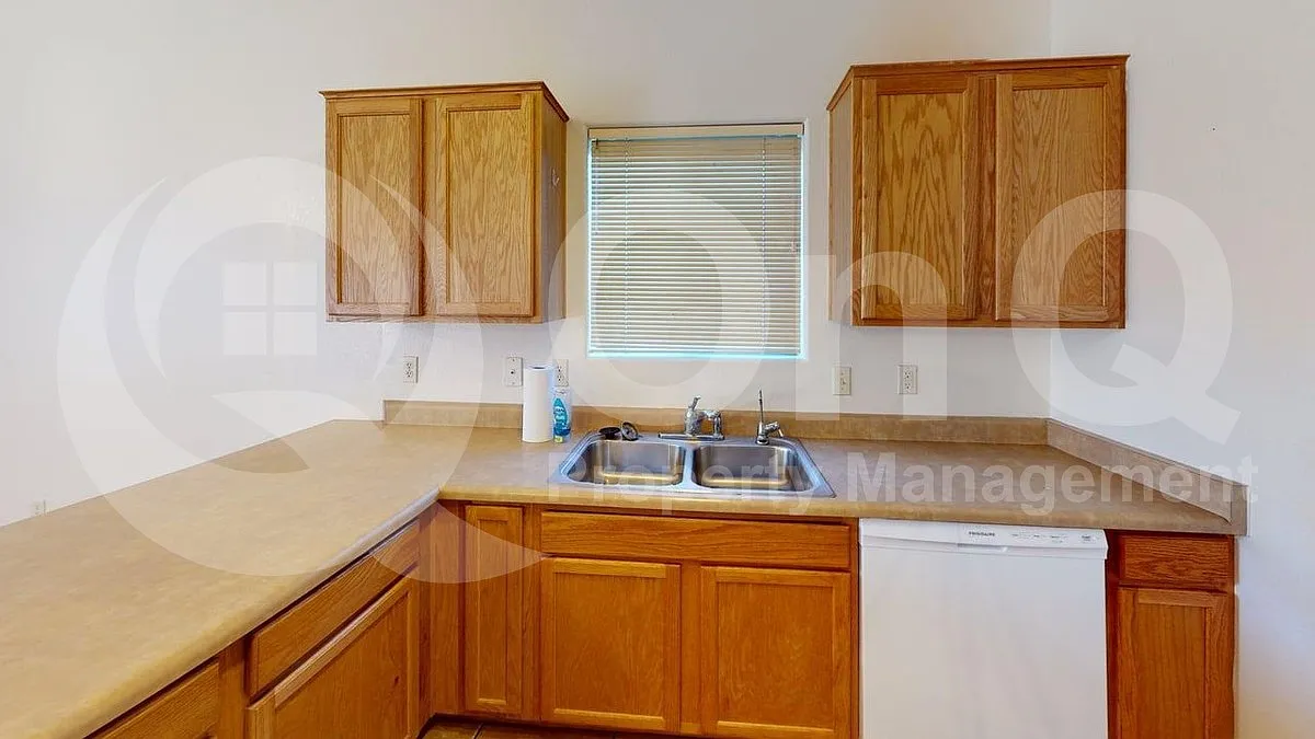 3 bed, 2.5 bath, 2179 sqft, $1,875 — Photo 4