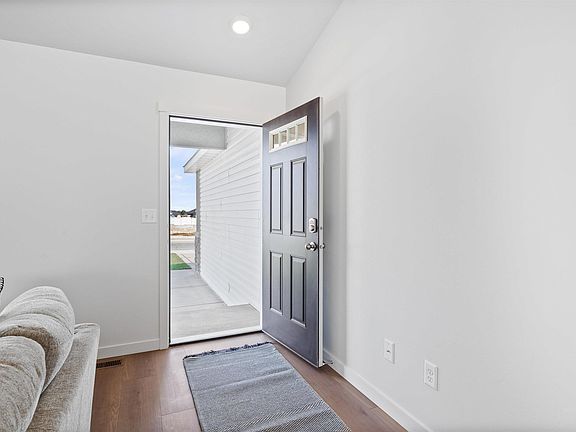 3rd image of 786 Cortni Dr