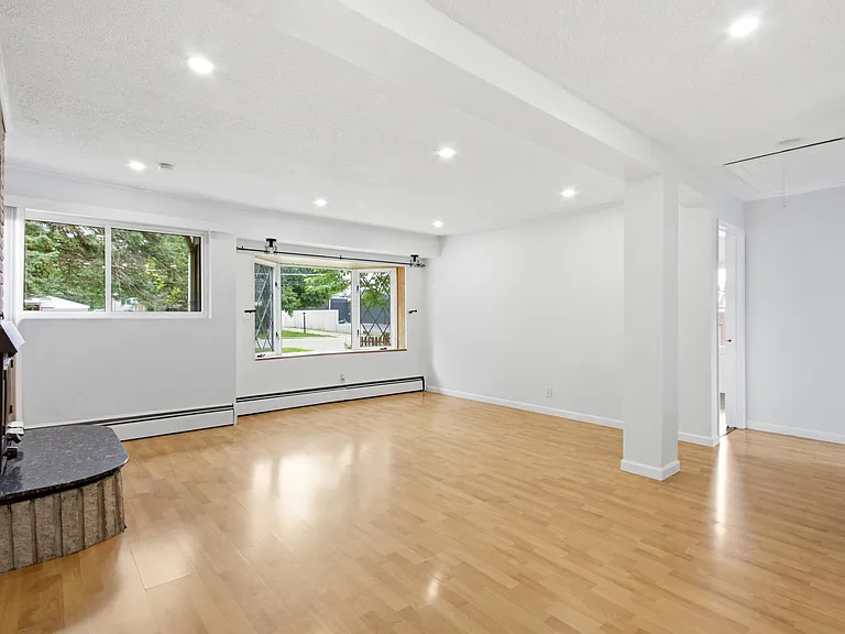 8885 Cardwell St — Photo 4