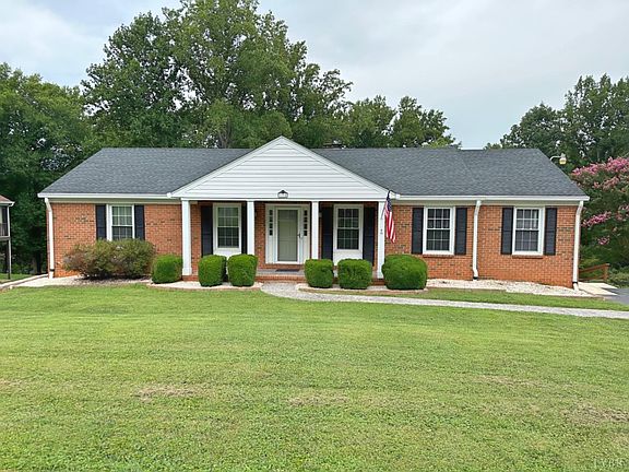 5th image of 135 Lake Forest Dr