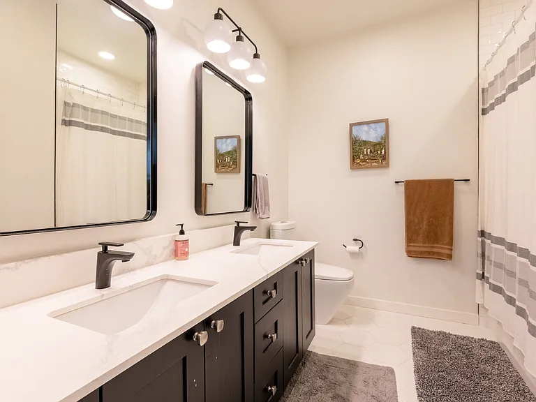 2889 W Graf St — Photo 17