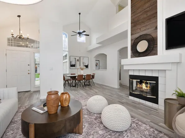 2300 Fallwater Ln, Carmichael, CA 95608