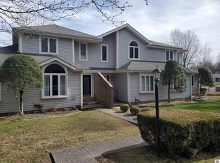 902 Stonebrook Dr, Paducah, KY 42003