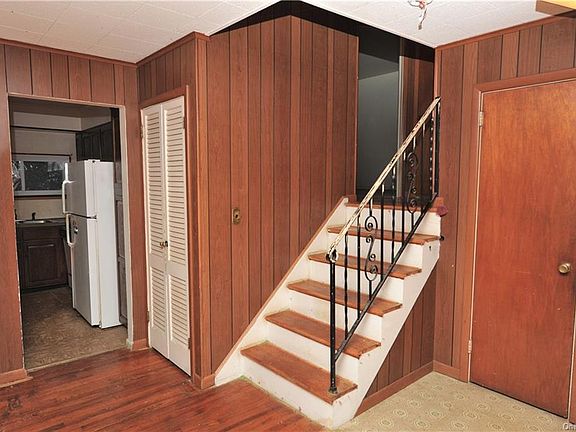 2nd image of 4 Cortlandt Pl
