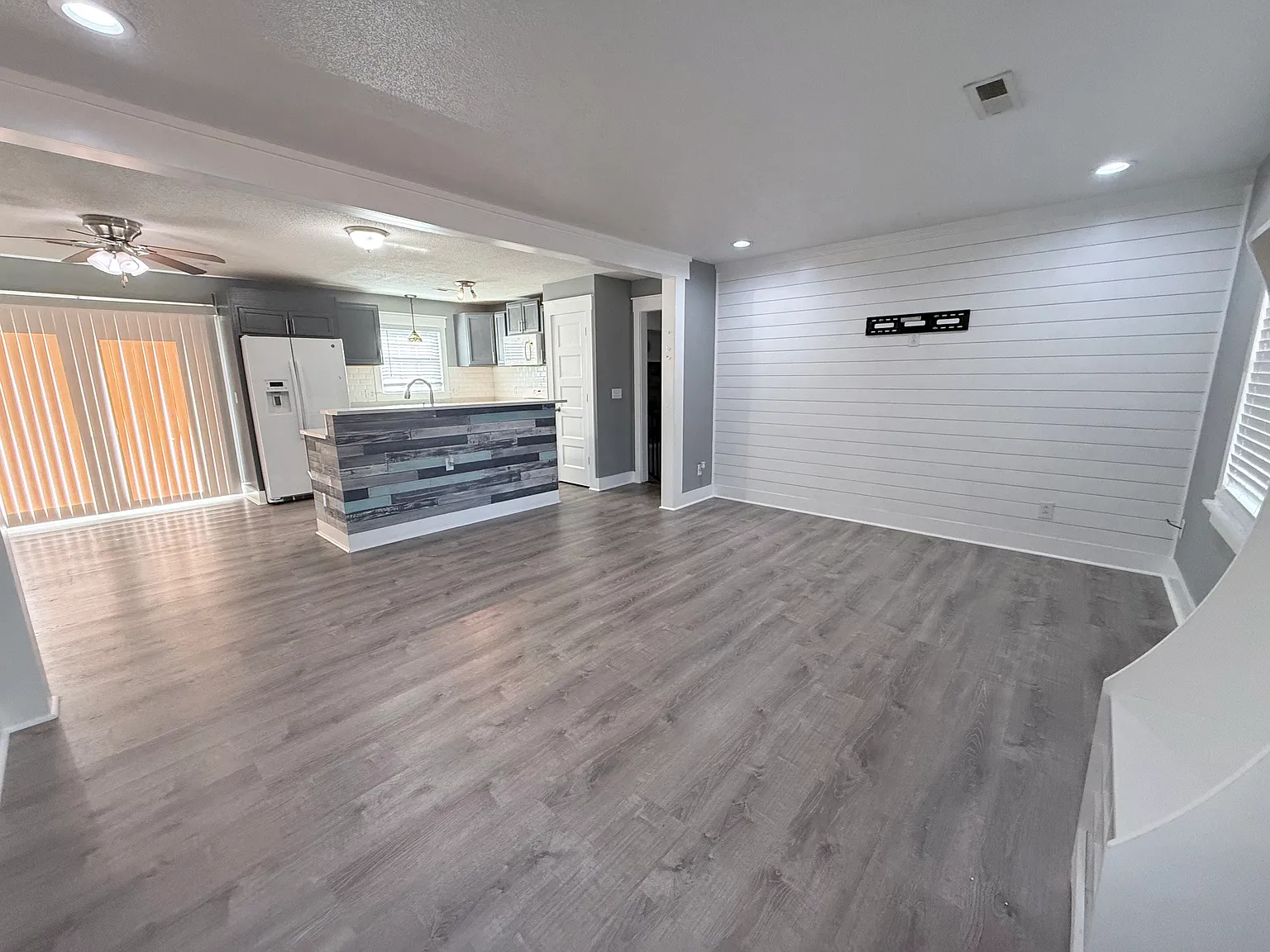 3 bed, 1591 sqft, $2,500 — Photo 2