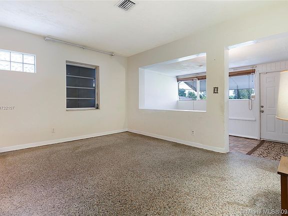 4th image of 1417 SW 23rd Ave