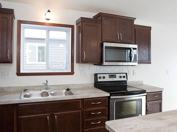 5th image of 2134 10th St W