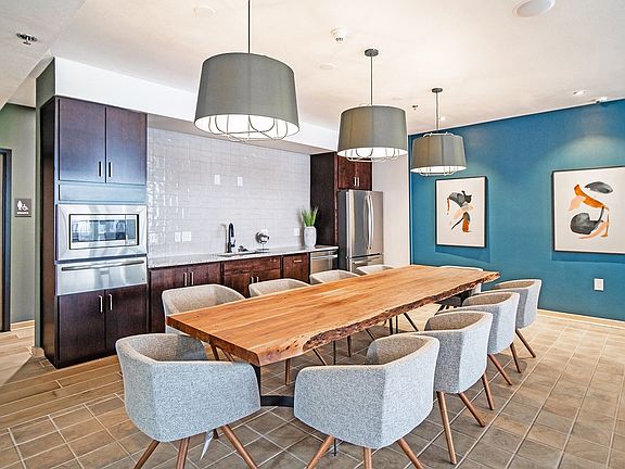 4th image of 827 Park Ave W #Sw305