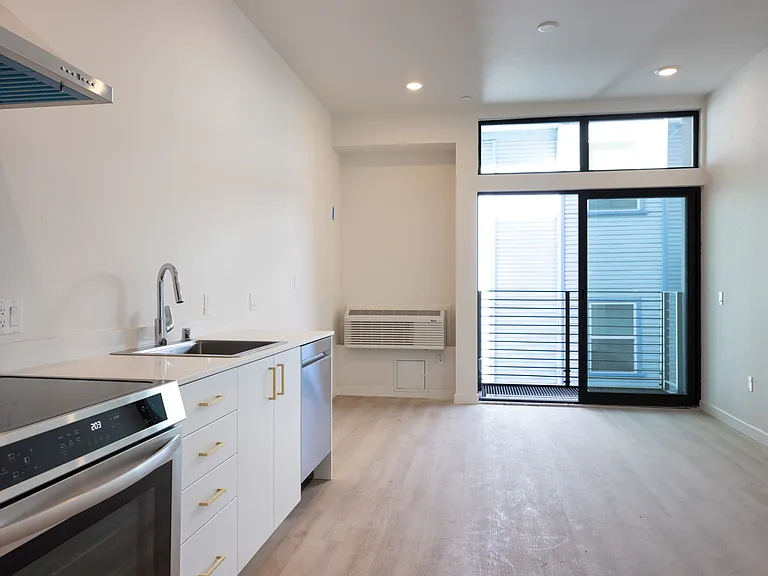 Studio30 Residences — Photo 23