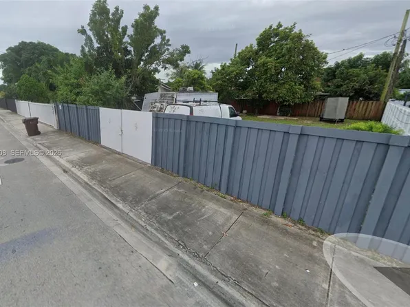 39 E St, Hialeah, FL 33013