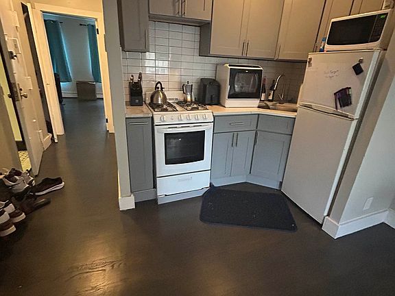 2nd image of 124 Avenue C APT 2