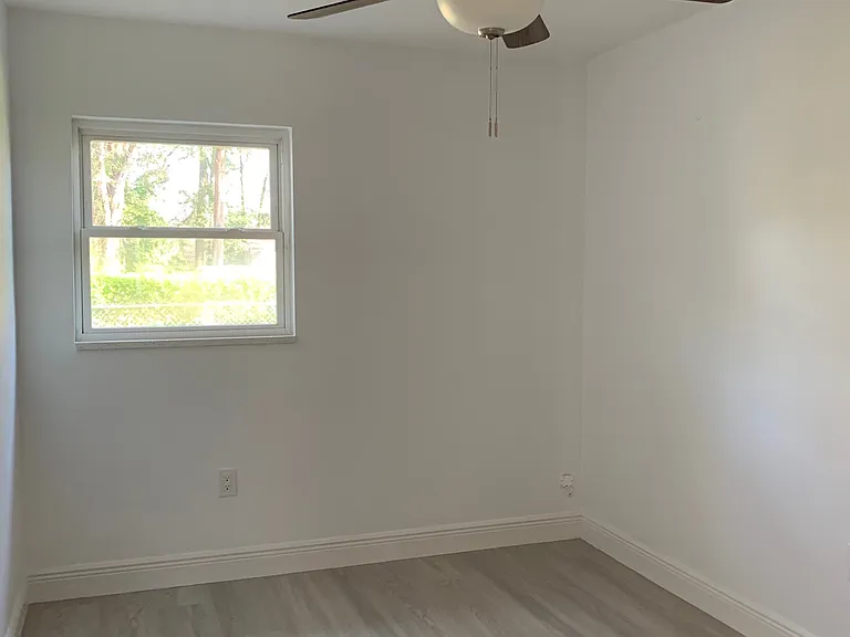 183 E Grand Bend Ave — Photo 23