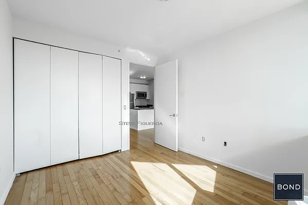 Rented by Bond New York | media 7