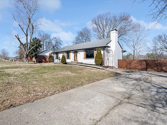 3rd image of 801 Countrywood Dr
