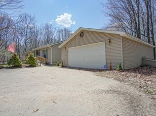 99 W Ridge Cir, Leroy, MI 49655