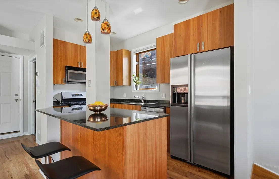 2 bed, 2.5 bath, 2500 sqft, $4,200 — Photo 4