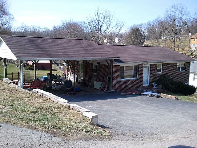 1st image of 222 Carter Ave