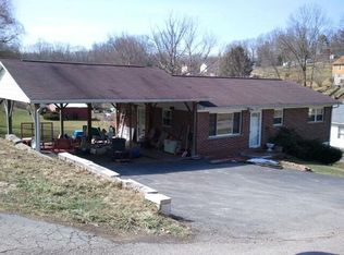 222 Carter Ave, Crab Orchard, WV 25827