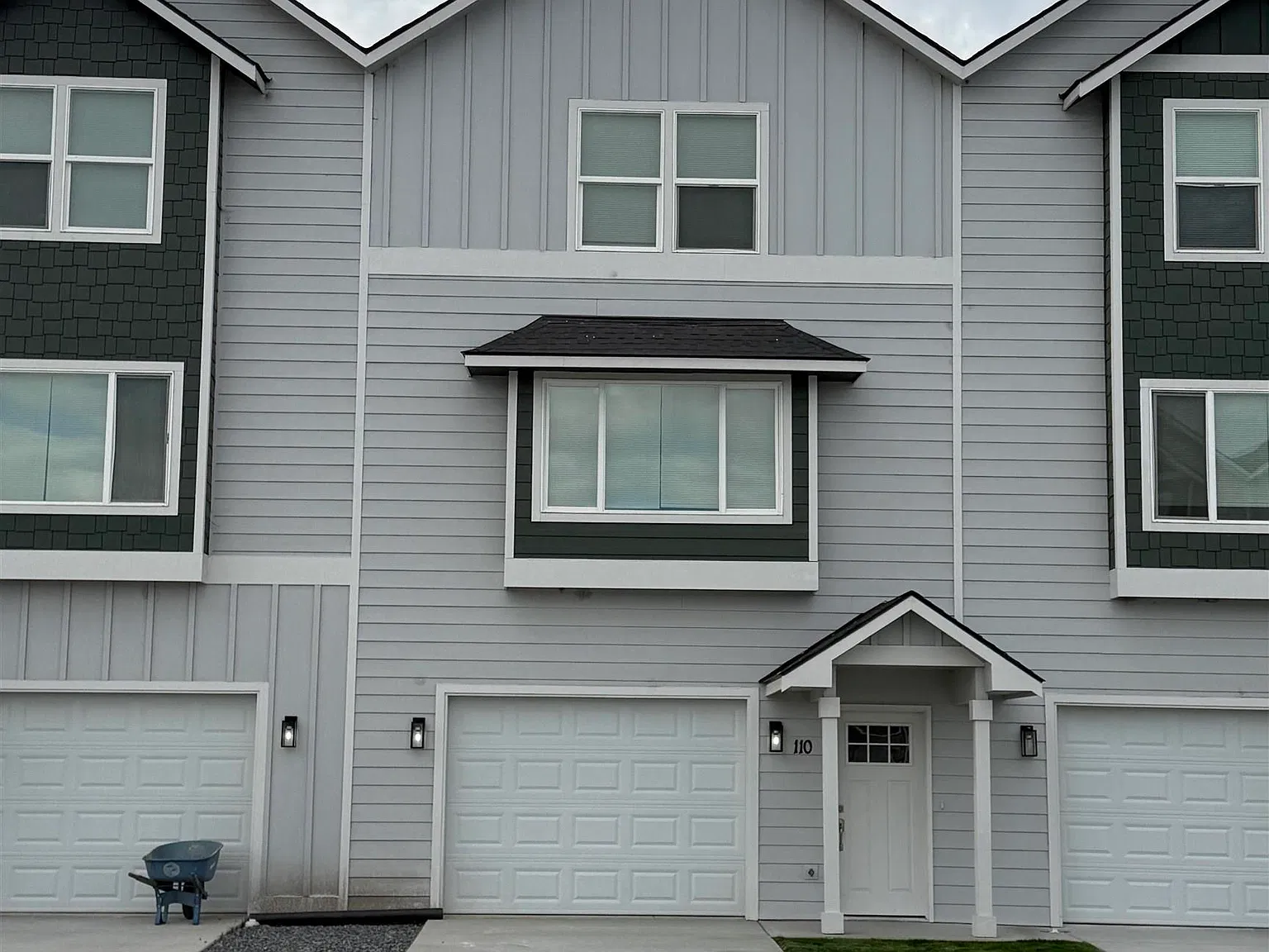 4 bed, 3.5 bath, 1898 sqft, $2,100 — Photo 1