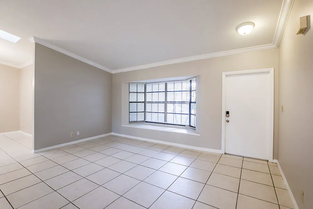 4 bed, 2.0 bath, 2098 sqft, $3,915 — Photo 3