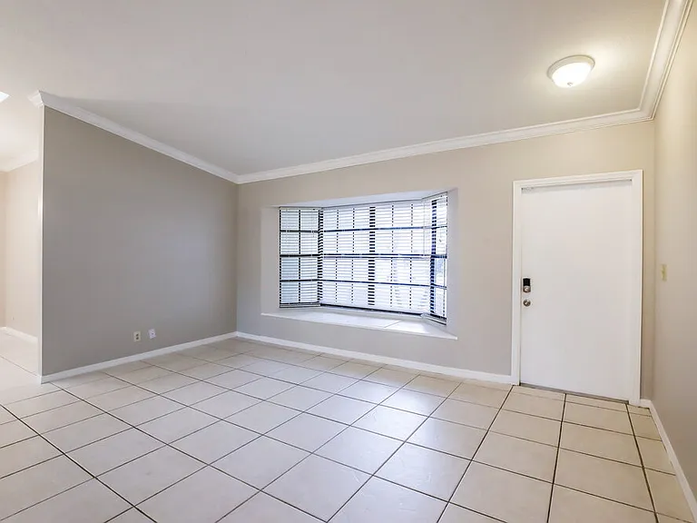 8623 NW 47th Dr — Photo 3