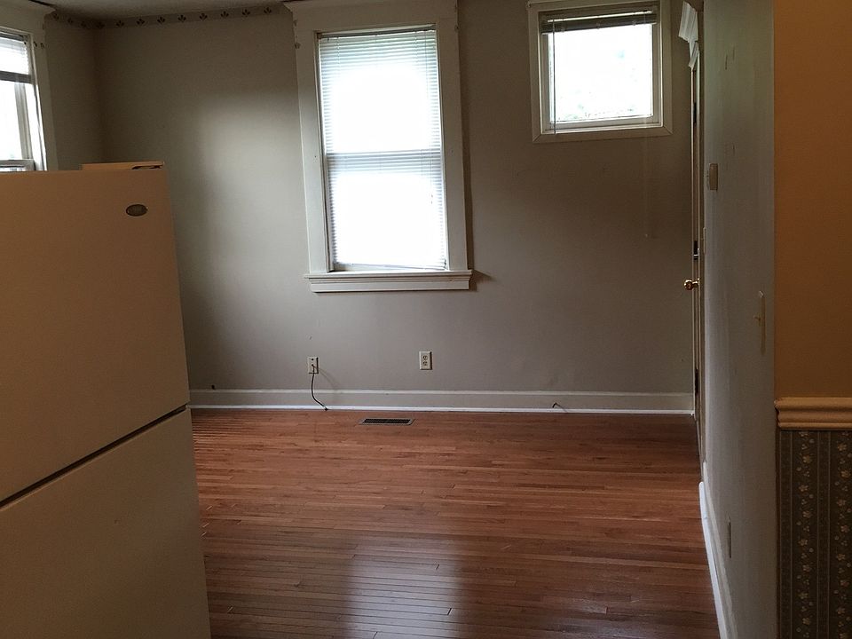2nd image of 420 E Grove St APT 2
