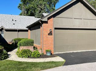 30 Abbey Rd, Perrysburg, OH 43551