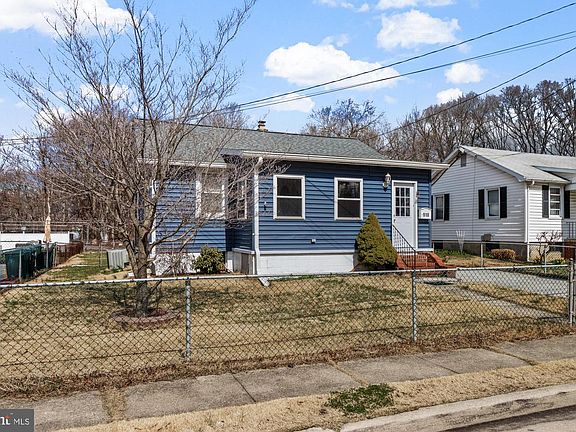 3rd image of 918 Renfrew St