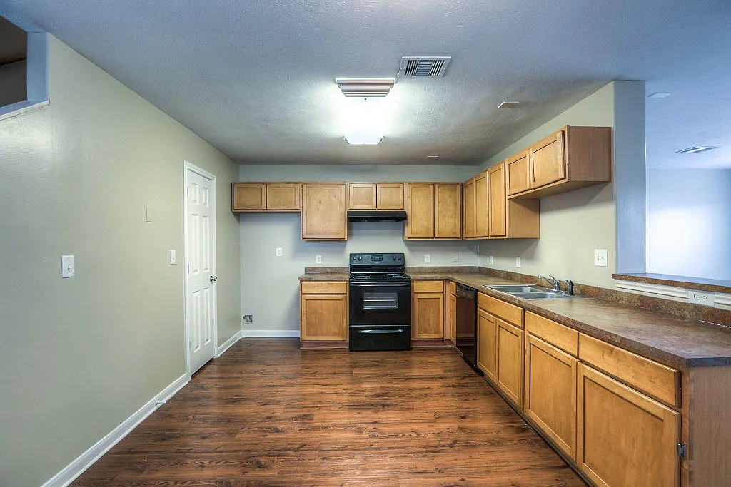 Beautiful Pine Landing Townhomes — Photo 3