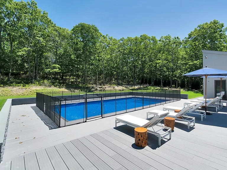 1705 Noyack Rd — Photo 18