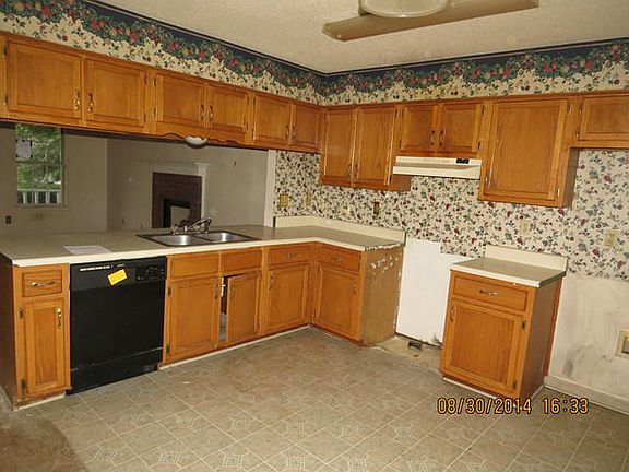 3rd image of 5825 Waverly Dr