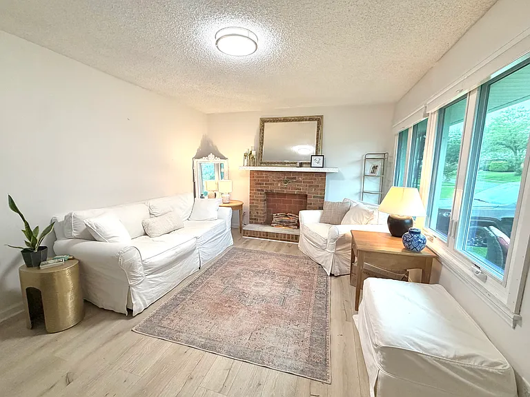 4020 Fieldcrest Rd — Photo 2