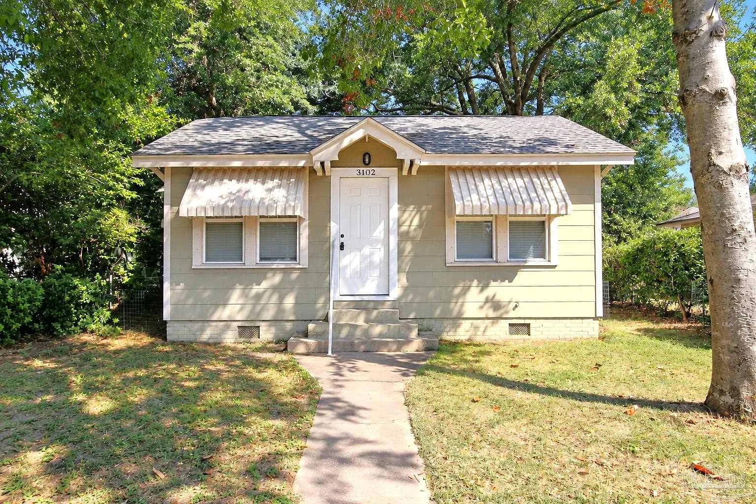 2 bed, 1.0 bath, 700 sqft, $1,450 — Photo 1
